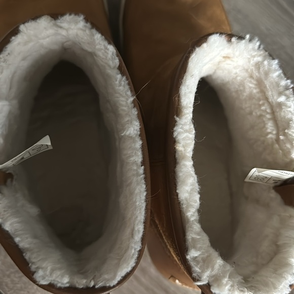 Women’s UGG Tan Suede Ankle Boots with Faux Fur Lining - Picture 4 of 4